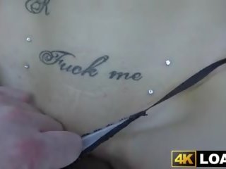 Slutty minx gives up her bokong to get fucked for dhuwit.