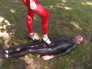 A Walk with the Slave Outdoors in Public Parc: Free sex film 94