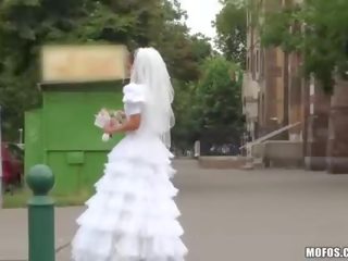 Glamorous gelin sucks a big hard manhood