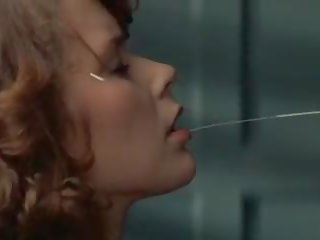 Emmanuelle 1975: volný bruneta dospělý video video ae