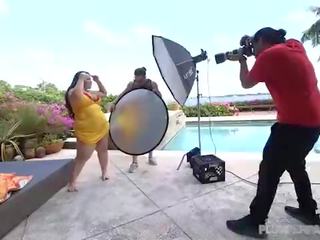 Attraente bella e grassa (bbw) emma bastione scopa stallone fotografo