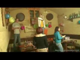 Sleaze mustanahaline juuksed celebrating groupsex