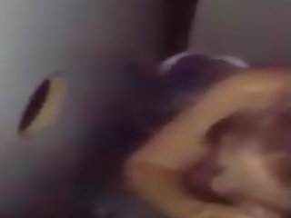 他的 gf looses 興趣 在 他 和 打擊 一 陌生人.