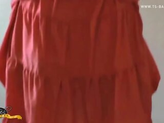 Paauglys tranzistorius bailey į a gražu suknelė jerks nuo jos storas phallus