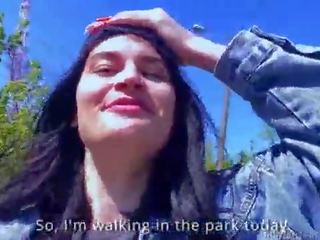Marrjenëgojë sfidë në publike në një stranger&comma; the lad mendim ajo ishte prank