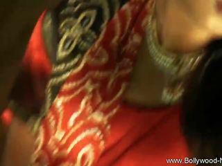 Brunet femme fatale from india dances, mugt ulylar uçin video d8