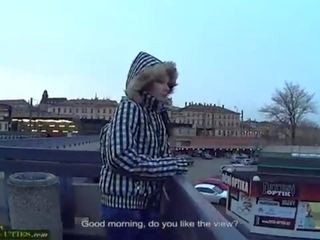 Dua kanak-kanak perempuan pada awam mempunyai x rated video untuk shopping percuma