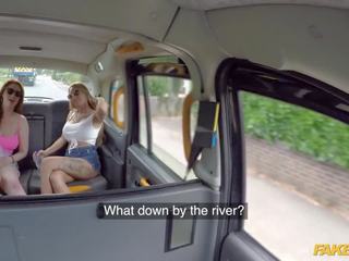 Falso taxi reale all’aperto rozzo sesso clip trio con inglese