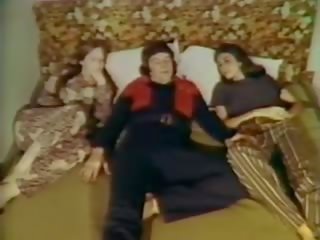 Strangers ko smo mate 1973, brezplačno staromodno orgija seks posnetek video 23