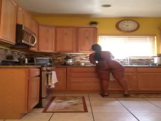 Solo cherokee big latinos reresik pawon naked