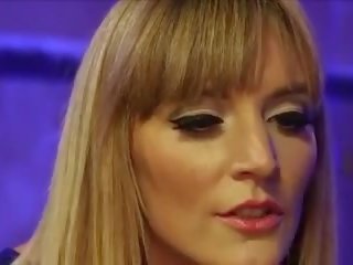 Noor naissoost fucks ori koos strappen.