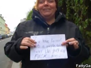 Grassoccio pollastrella seduce un ragazzo con un gf