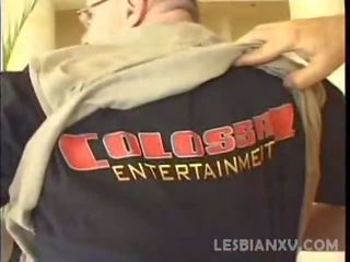 E lezetshme lesbos dildo shpim