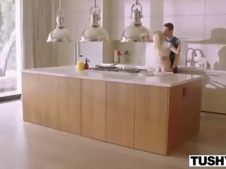 Tushy rumaja lives out her silit ngimpi and cheats with her