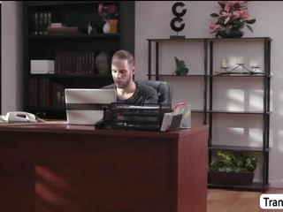Libidinous simpatik cums në ts superstar lena kellys shecock
