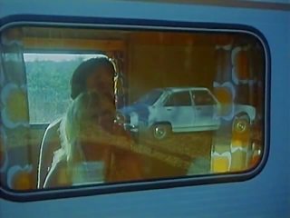 Brigitte lahaie in scene 2 auto-stoppeuses en chaleur