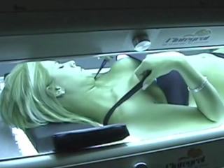 Pordhë në the tanning krevat, falas poshtërim pd i rritur video 86