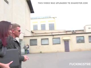 Eager brunet offered nagt pul by stranger, xxx video af