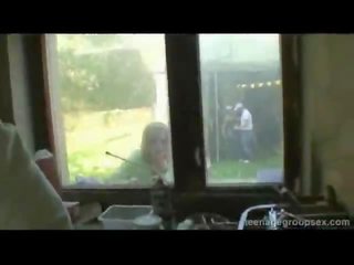 Barbecue zabava ven od nadzor