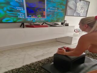 Máma jsem rád šoustat pokusů na hrát tetris zatímco sedící na sybian xxx film stroj ale to konce s tělo třesení orgasmu