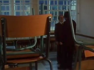 Italiýaly klassika - una secondina in un carcere femminile