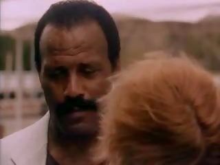 Gushëkuq trapp & fred the hammer williamson i censoruar skenë