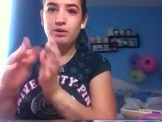 Scarlett näitamist tema jalad sisse retuusid