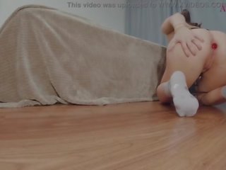 Inviting fille anal masturbation gode à massif orgasme