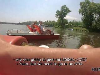 Hunt4k lovec splňuje pár na the lake a pays člověk.