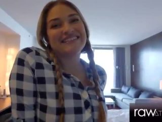 Gizelle blanco je a lascivní kořist volání