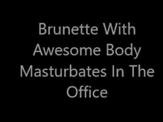 Brunet with awesome body masturbates in the ofis