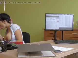 Loan4k agent cant resist in front of inviting rumaja body