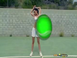 Tenis titties