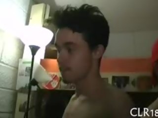 Mga ito naka sa kolehiyo nakakaakit babae pagsuso a mean shlong