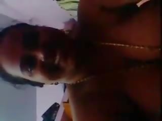 Tamil tetička: volný indický špinavý video show 4c