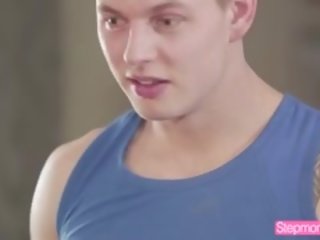 Shortly after work out two gyzlar decide to suck