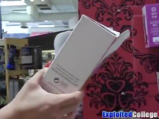 Coeds naomi dhe bonnie pjesë aktorët penis dhe lodra 3way