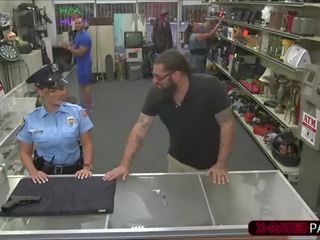 Beguiling policija moteris nori į pawn jos weapon ir ends į viršų pakliuvom iki shawn