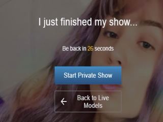Enticing zoçkë qirje veten me të saj i preferuar lodër: porno 86