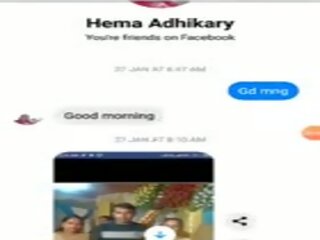 Facebookhot täti hema leikkeit� hänen alaston elin sisään facebook puhelu
