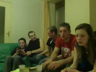 Amatér x jmenovitý klip strana