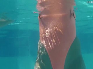 Sub apa gymnastics cu micha, gratis hd x evaluat video dc