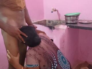 Aunty was working in the pawon when i had xxx clip with her