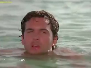 Kelly brook akt ňadra a keř v survival island: pohlaví film 87
