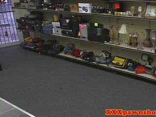 Pawnshop latina katawan ng poste pagsakay para dagdag perang hawak