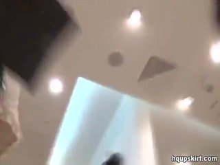 젊은 소녀 올라 스커트 고양이 영화
