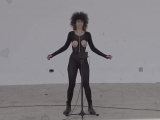 Tremante tette da theremin a impostato su musica 3, sesso clip 6b