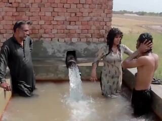 Tubewell pe sonia ke sath gandi harkatein: free dhuwur definisi x rated clip aa