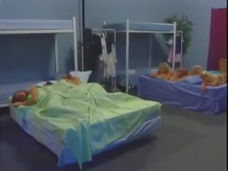 Kapatiran ng mga babae stewardesses, Libre kapatiran ng mga babae websayt para sa pamamahagi ng mga bidyo malaswa klip ab
