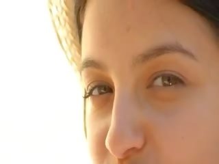 Uly emjekli feature torturing her süýji emjekler